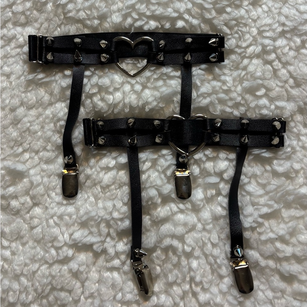 2pc Black Heart and Stud Thigh Garter